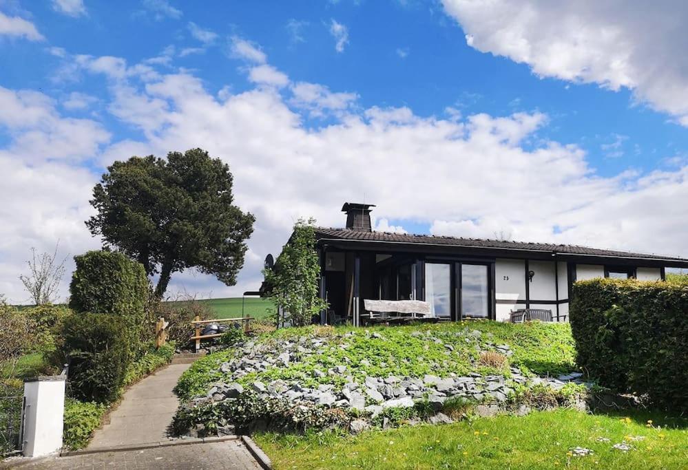 Ferienhaus Lena Im Sauerland Direkt Am Hennesee Meschede Exterior photo